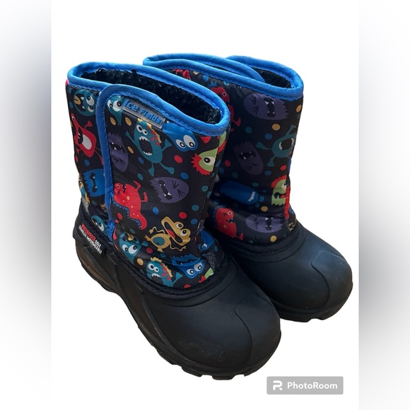 Boys Snow Boots Size 10 FREE WITH PURCHASE - Picture 1 of 3